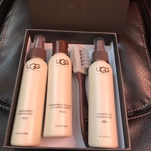 UGG sheepskin care set.
